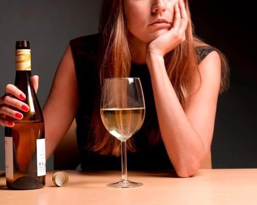 Анонимное лечение женского алкоголизма в Дне